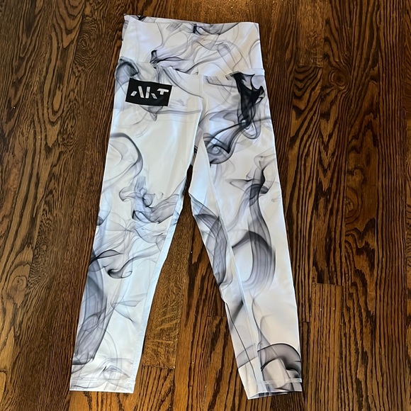 Design Your Inspiration x AKT Pants - AKT leggings small